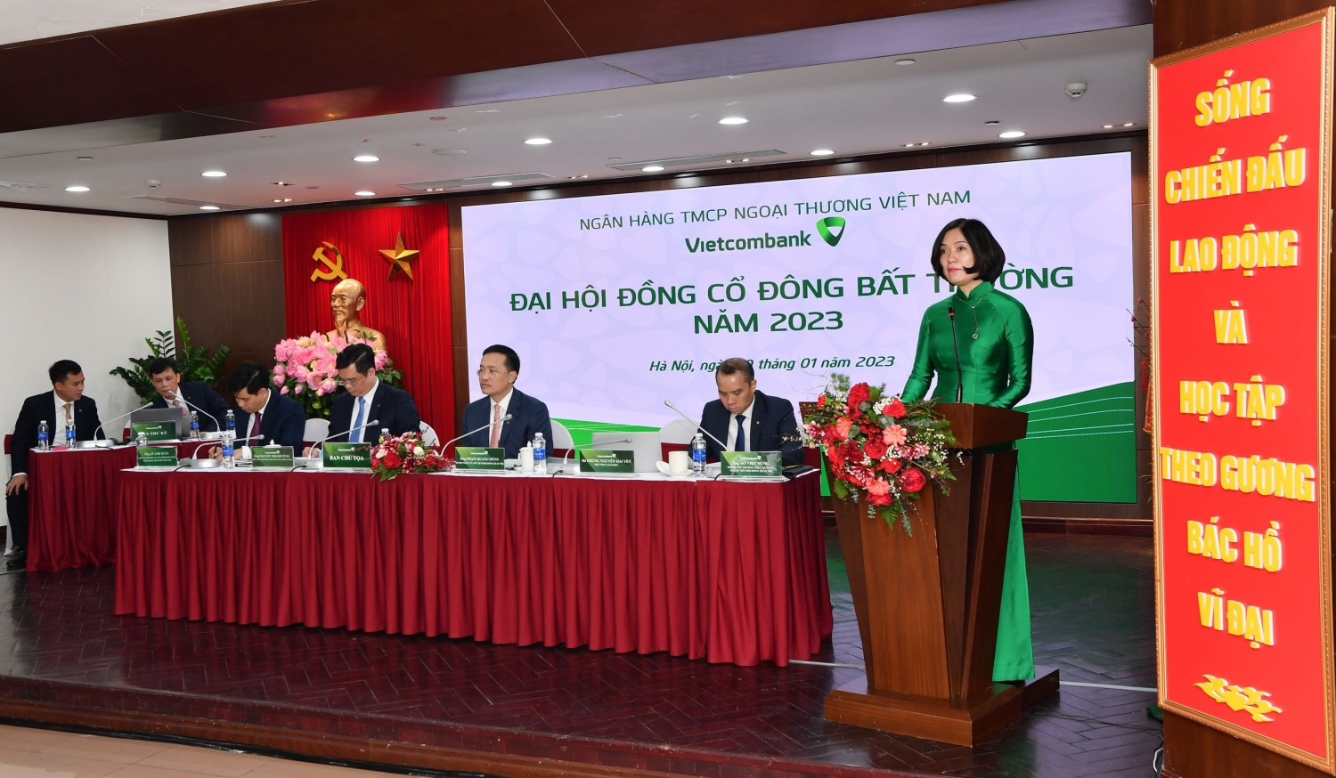 Vietcombank bầu bổ sung 1 Thành viên HĐQT và thông qua kế hoạch tăng vốn
