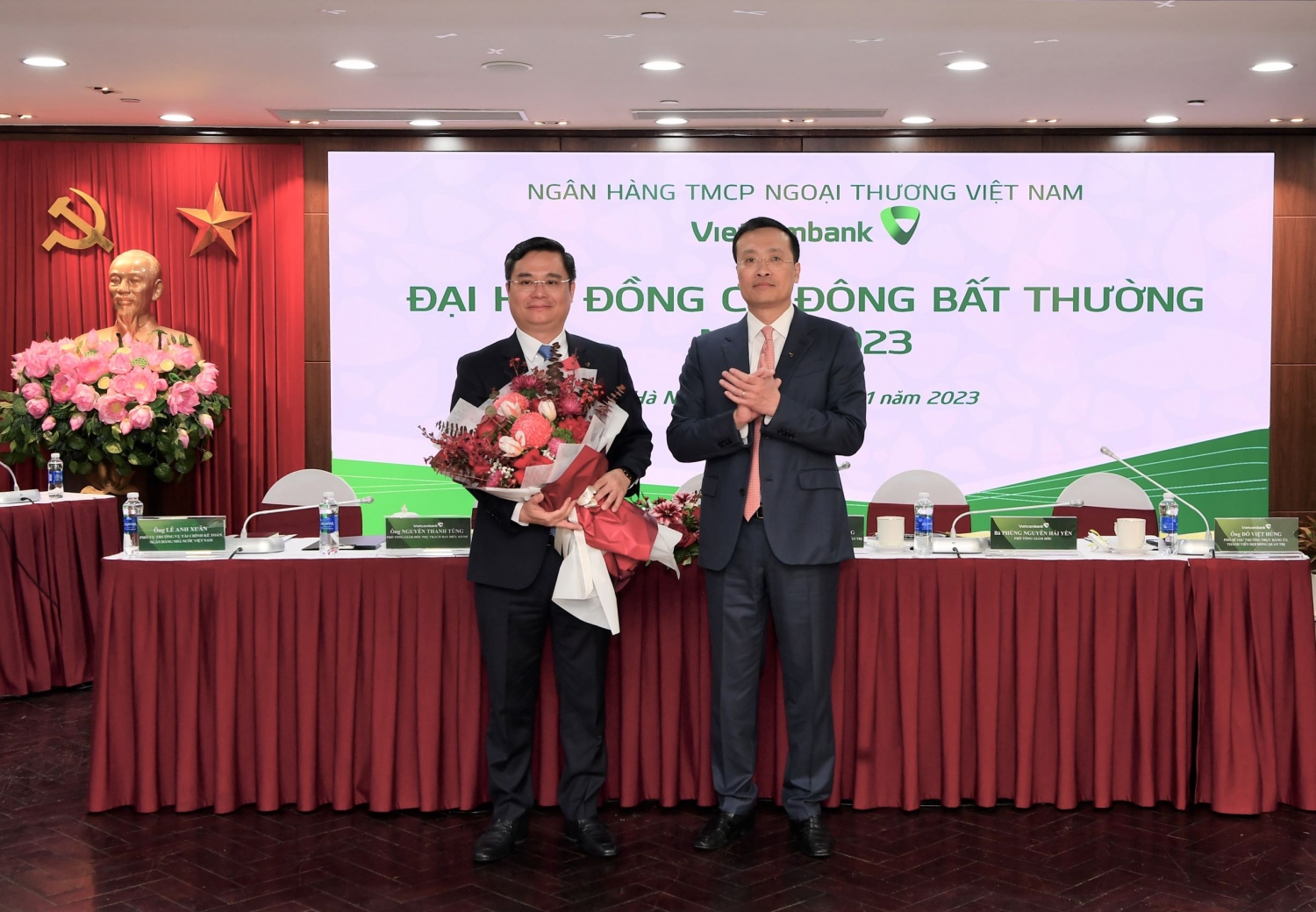 Vietcombank bầu bổ sung 1 Thành viên HĐQT và thông qua kế hoạch tăng vốn