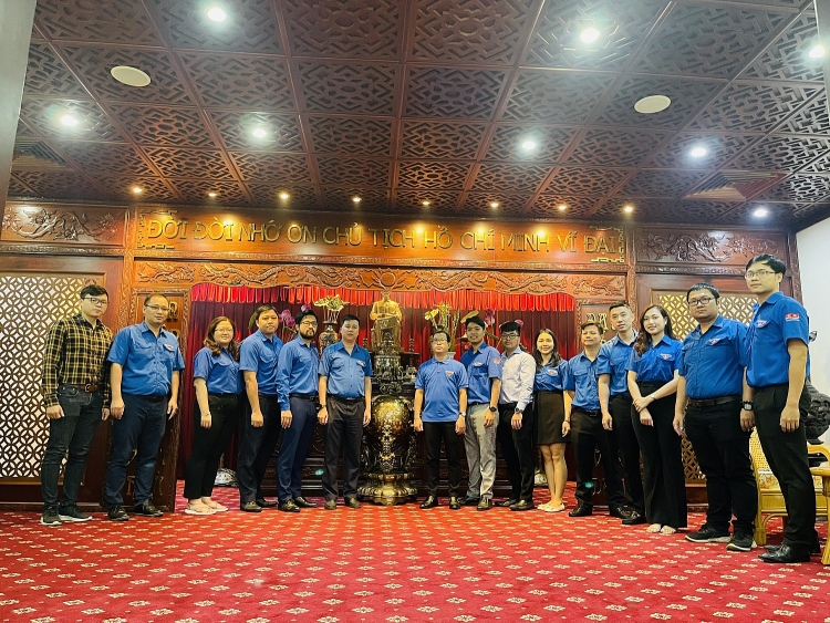Đoàn Thanh niên Vietsovpetro tổ chức dâng hương tưởng niệm Chủ tịch Hồ Chí Minh nhân kỷ niệm 93 năm Ngày thành lập Đảng Cộng sản Việt Nam