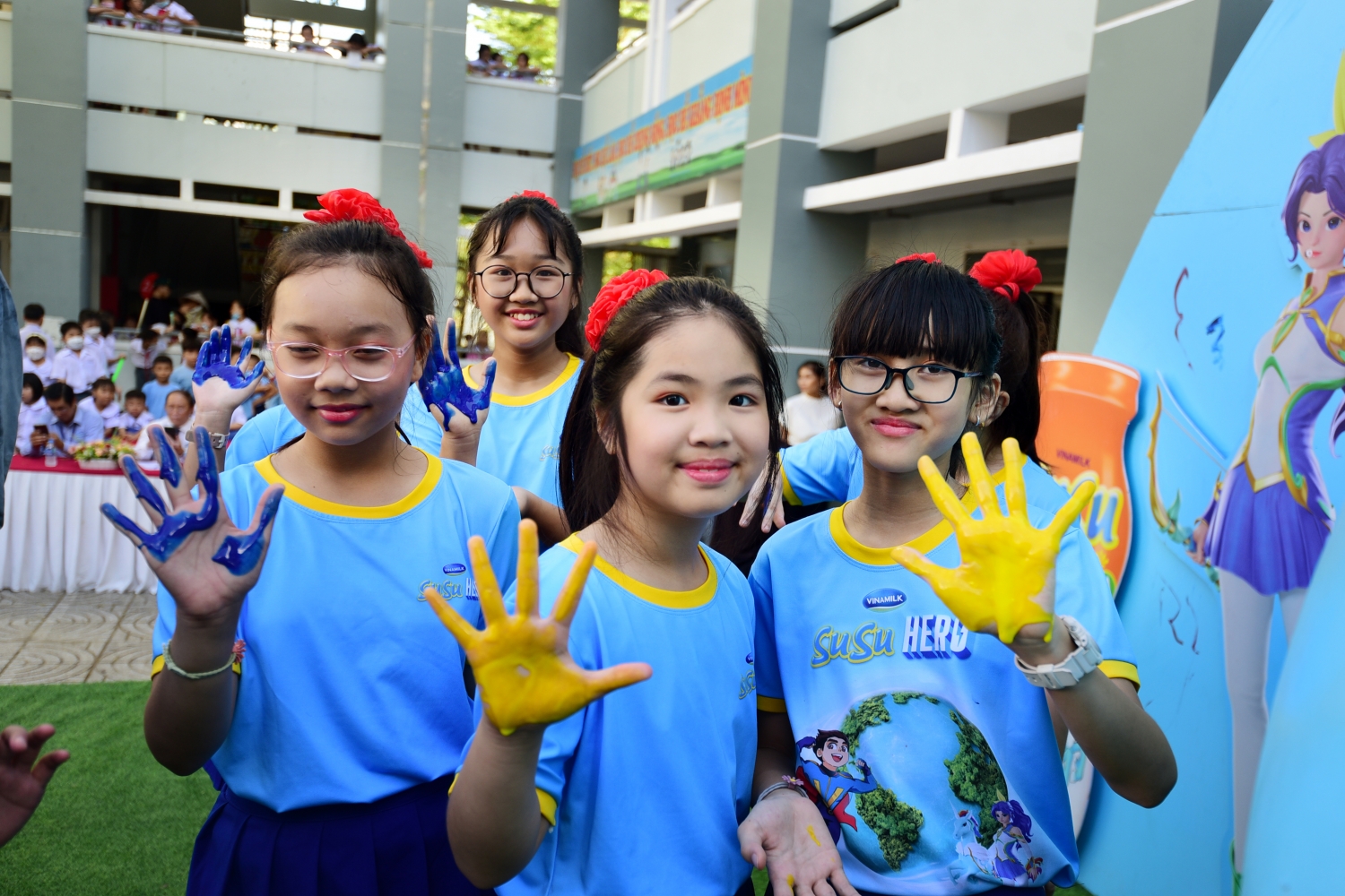 Các bé đại diện học sinh trường Tiểu học Võ Thị Sáu (quận 7, TP HCM) cùng cam kết bảo vệ môi trường. Ảnh: Vinamilk Các bé đại diện học sinh trường Tiểu học Võ Thị Sáu (quận 7, TP HCM) cùng cam kết bảo vệ môi trường. Ảnh: Vinamilk