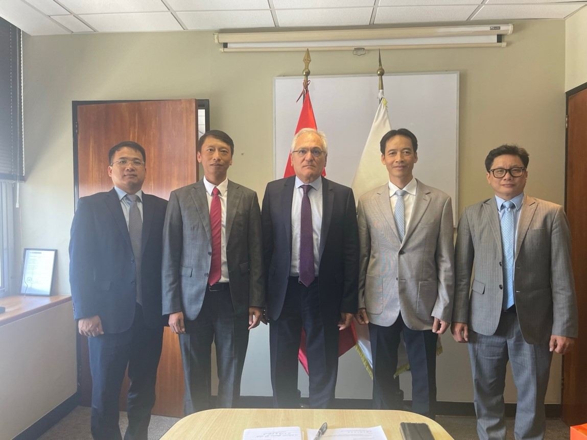 Đoàn công tác PVEP thăm và làm việc tại Peru