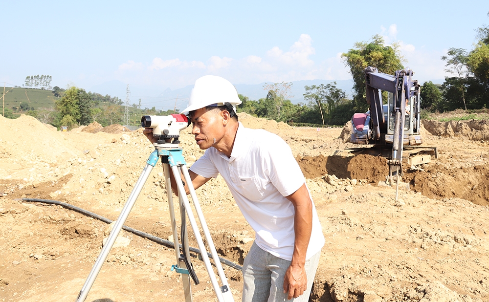 Đốc thúc tiến độ thi công cụm công trình giải tỏa nguồn thủy điện khu vực Tây Bắc