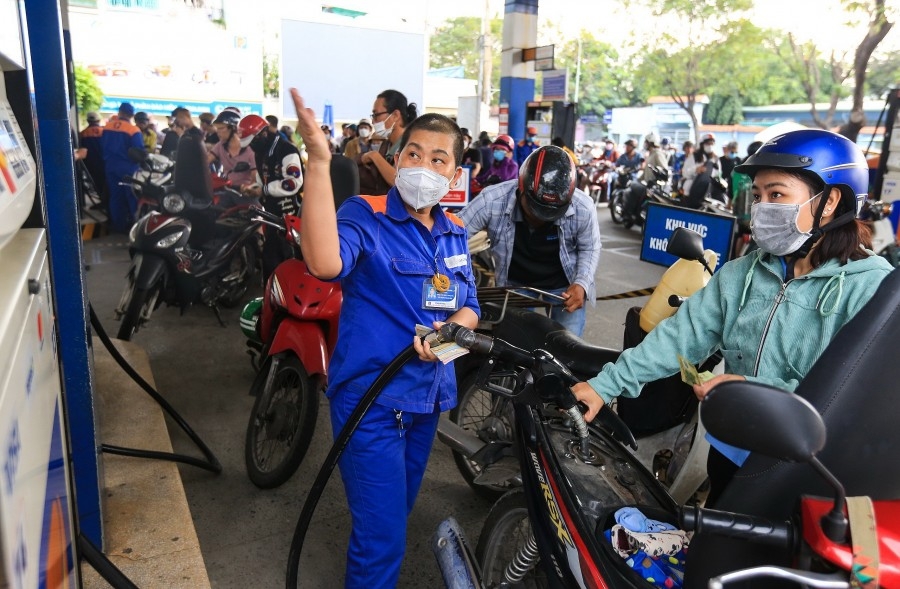 Còn nhiều tồn tại trong quản lý xăng dầu