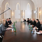Ý tìm đến Azerbaijan để thoát khỏi Nga