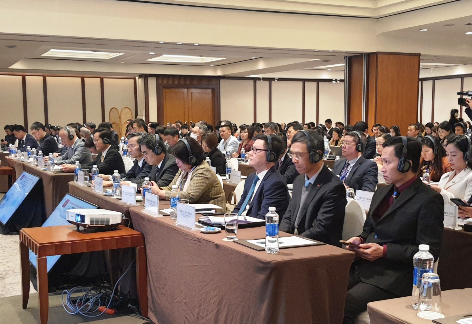 Chia sẻ kinh nghiệm, kiến thức về chuyển đổi số, quản trị doanh nghiệp cho Việt Nam