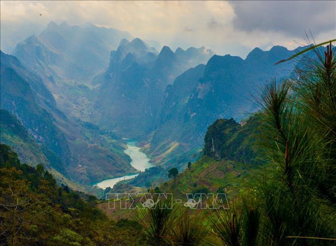 Hùng vĩ cảnh mây, nước uốn lượn nơi Hùng vĩ cảnh mây, nước uốn lượn nơi