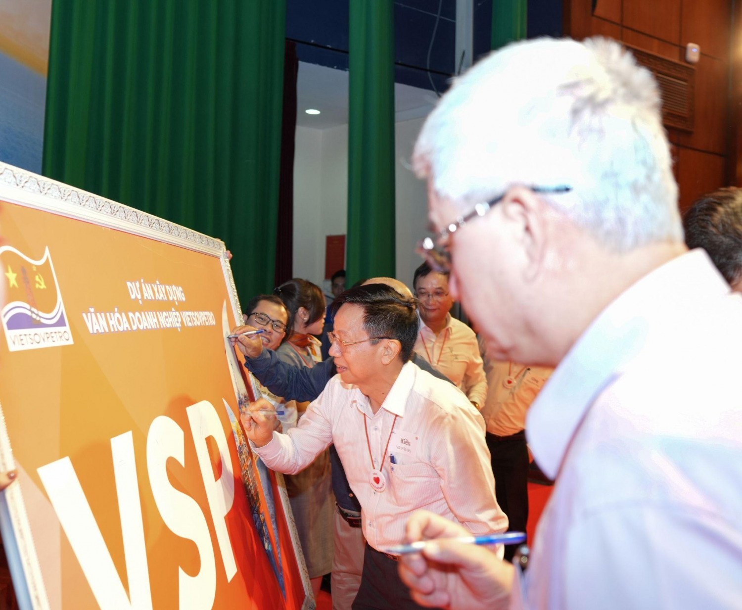 Hội thảo Văn hóa Doanh nghiệp Vietsovpetro “Dòng chảy hòa quyện của Lịch sử - Hiện tại - Tương lai”