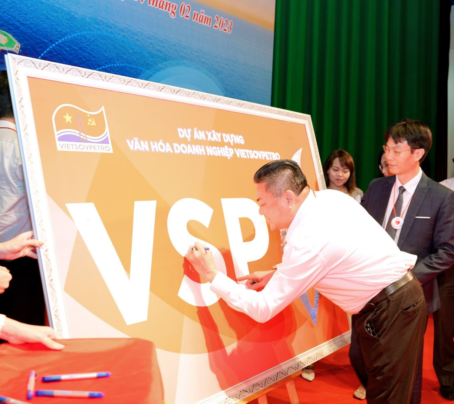 Hội thảo Văn hóa Doanh nghiệp Vietsovpetro “Dòng chảy hòa quyện của Lịch sử - Hiện tại - Tương lai”