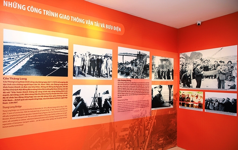 Trưng bày tư liệu quý “Trung tướng Đồng Sỹ Nguyên - Dấu ấn con đường huyền thoại”