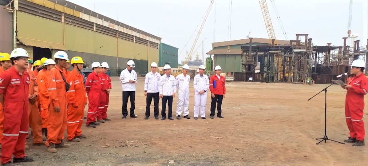 Công đoàn Xí nghiệp Xây lắp phát động 2 công trình thi đua chế tạo giàn BK-22