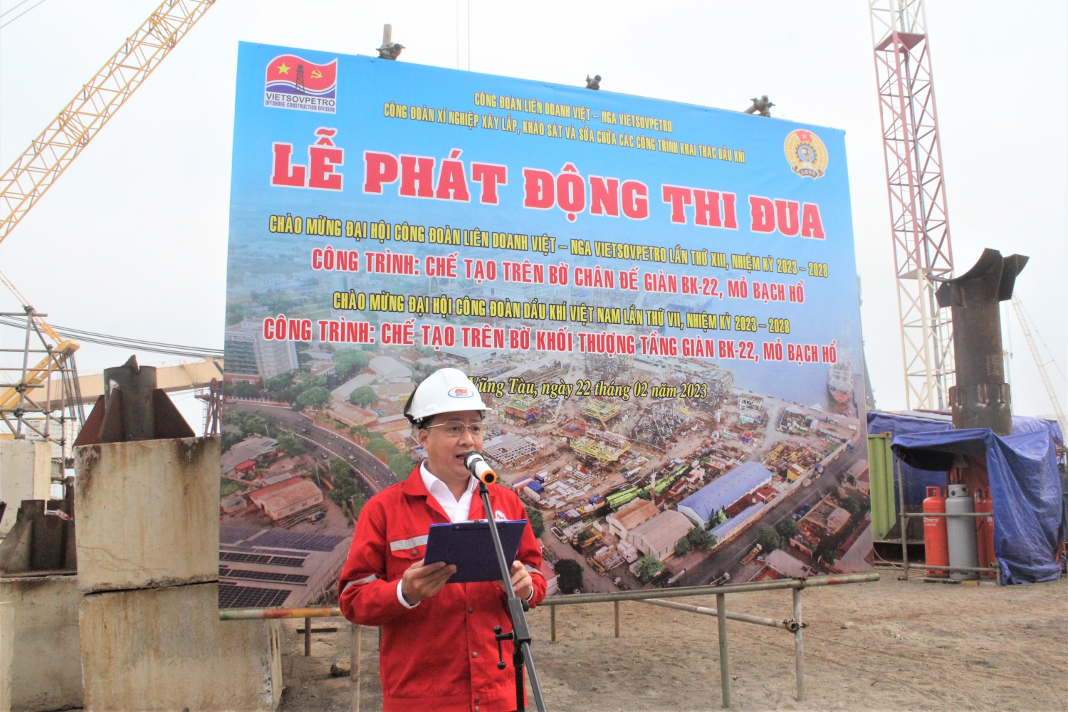 Công đoàn Xí nghiệp Xây lắp phát động 2 công trình thi đua chế tạo giàn BK-22