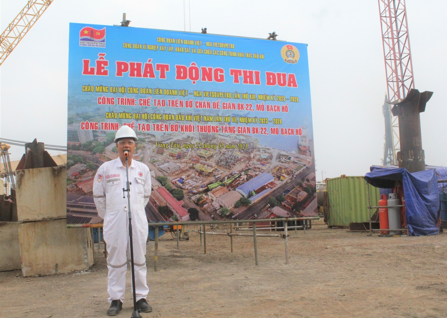 Công đoàn Xí nghiệp Xây lắp phát động 2 công trình thi đua chế tạo giàn BK-22