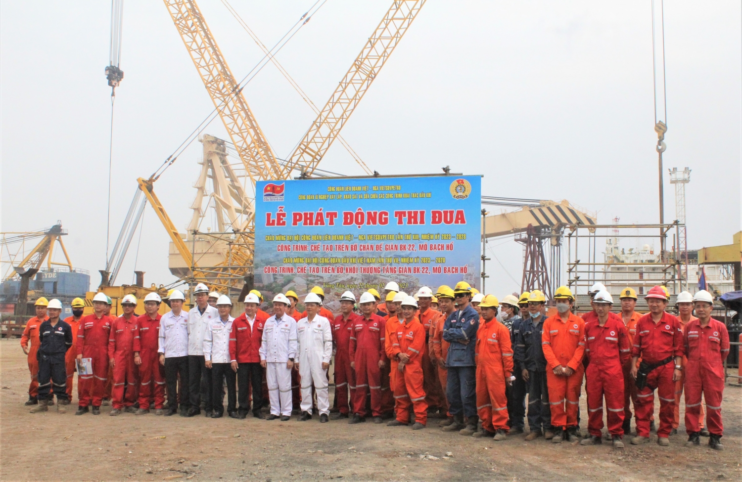 Công đoàn Xí nghiệp Xây lắp phát động 2 công trình thi đua chế tạo giàn BK-22