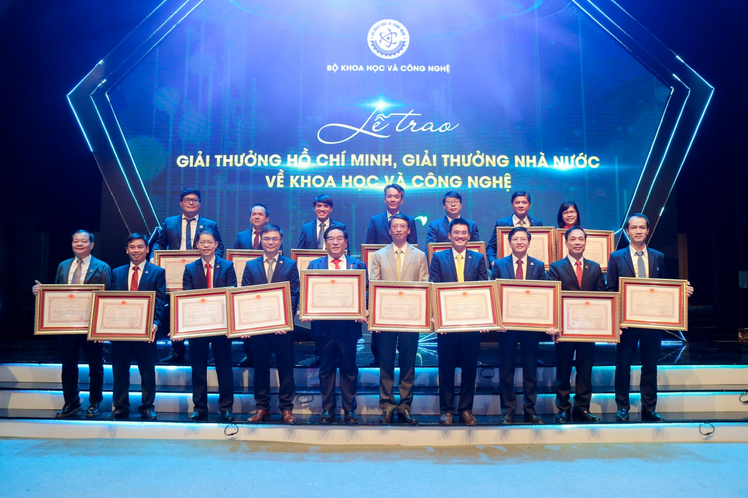 BIENDONG POC: Bước trưởng thành của nhà điều hành dầu khí chuyên nghiệp - thông minh BIENDONG POC: Bước trưởng thành của nhà điều hành dầu khí chuyên nghiệp - thông minh
