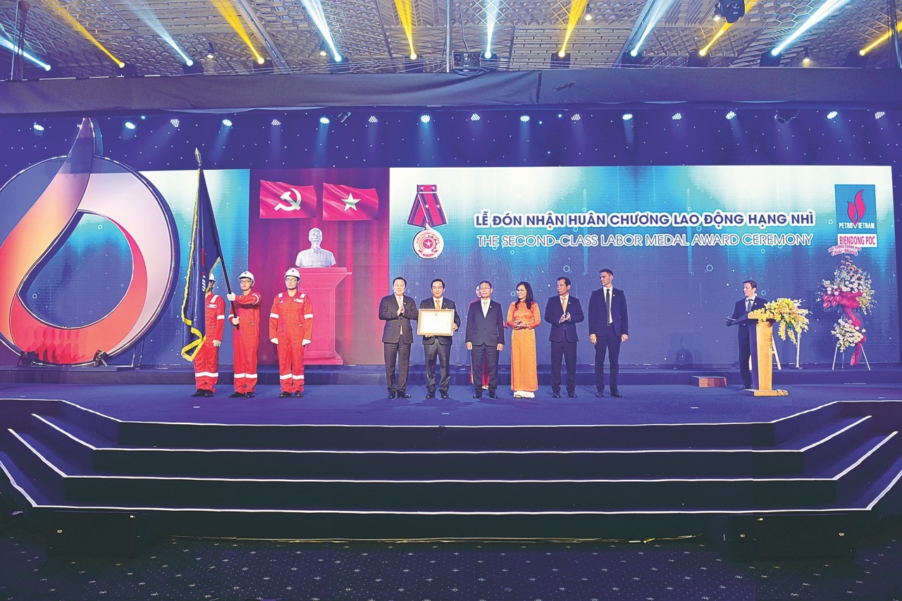 BIENDONG POC: Bước trưởng thành của nhà điều hành dầu khí chuyên nghiệp - thông minh BIENDONG POC: Bước trưởng thành của nhà điều hành dầu khí chuyên nghiệp - thông minh