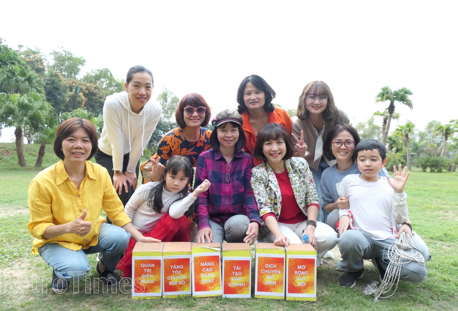 Các nữ công đoàn viên hưởng ứng tích cực những trò chơi thú vị chứa đựng thông điệp về phương châm hành động của PVN năm 2023
