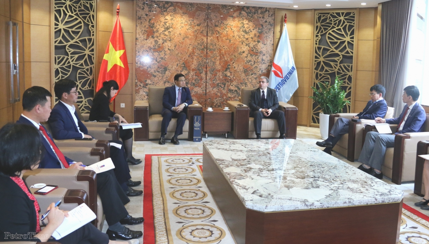 Tổng Giám đốc Petrovietnam Lê Mạnh Hùng tiếp Đại sứ Azerbaijan tại Việt Nam Tổng Giám đốc Petrovietnam Lê Mạnh Hùng tiếp Đại sứ Azerbaijan tại Việt Nam