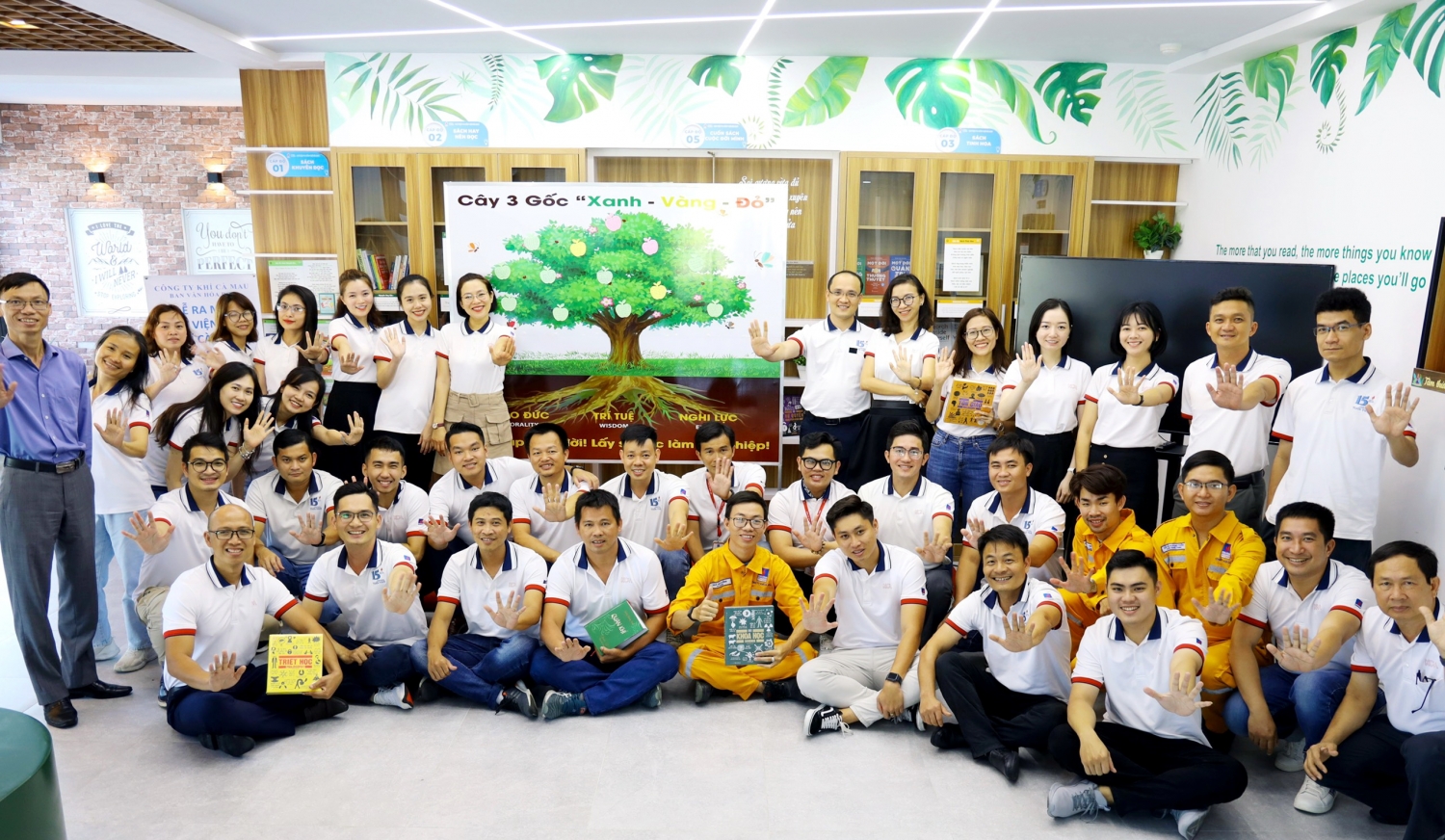 Buổi ra mắt Thư viện KCM đông vui và hào hứng bên Cây tri thức Buổi ra mắt Thư viện KCM đông vui và hào hứng bên Cây tri thức