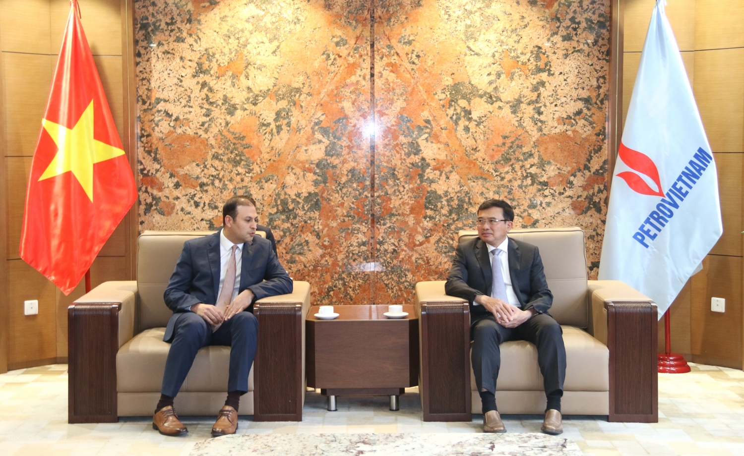 Chủ tịch HĐTV Petrovietnam Hoàng Quốc Vượng tiếp Đại sứ Vương quốc Ả-rập Xê-út tại Việt Nam