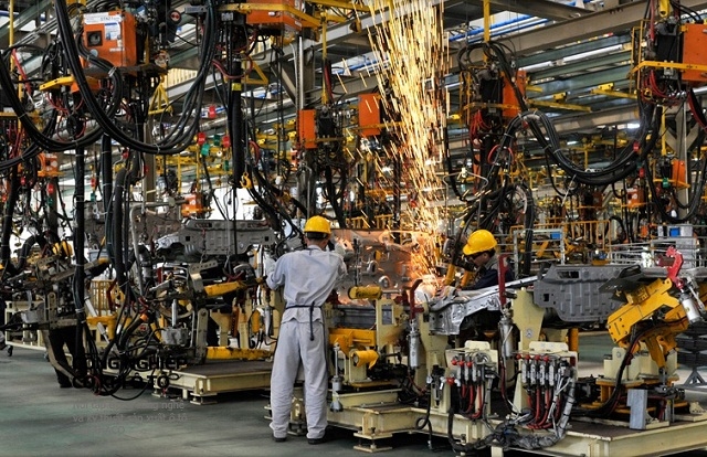 Tin tức kinh tế ngày 2/3: Sản xuất công nghiệp sụt giảm
