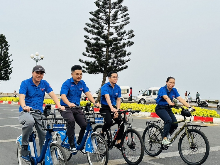 Tuổi trẻ Dầu khí đạp xe đạp hưởng ứng Tháng thanh niên 2023 với chủ đề “Sống hài hòa với thiên nhiên”