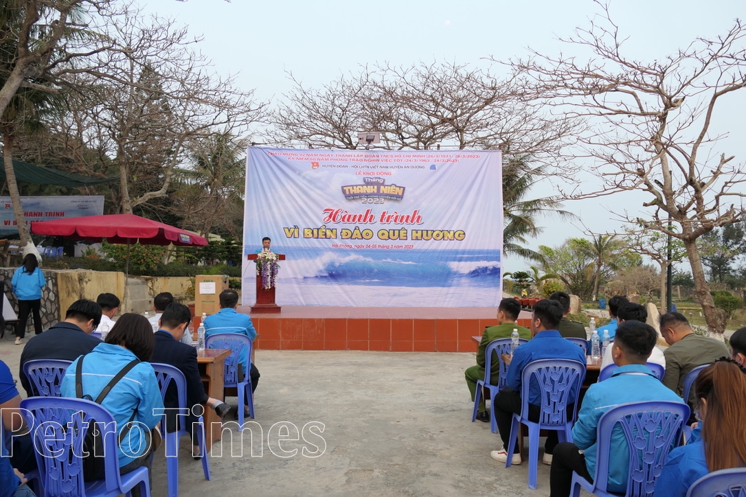 Ấm áp, nghĩa tình hành trình hướng về biển đảo quê hương