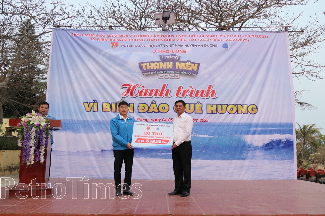 Ấm áp, nghĩa tình hành trình hướng về biển đảo quê hương