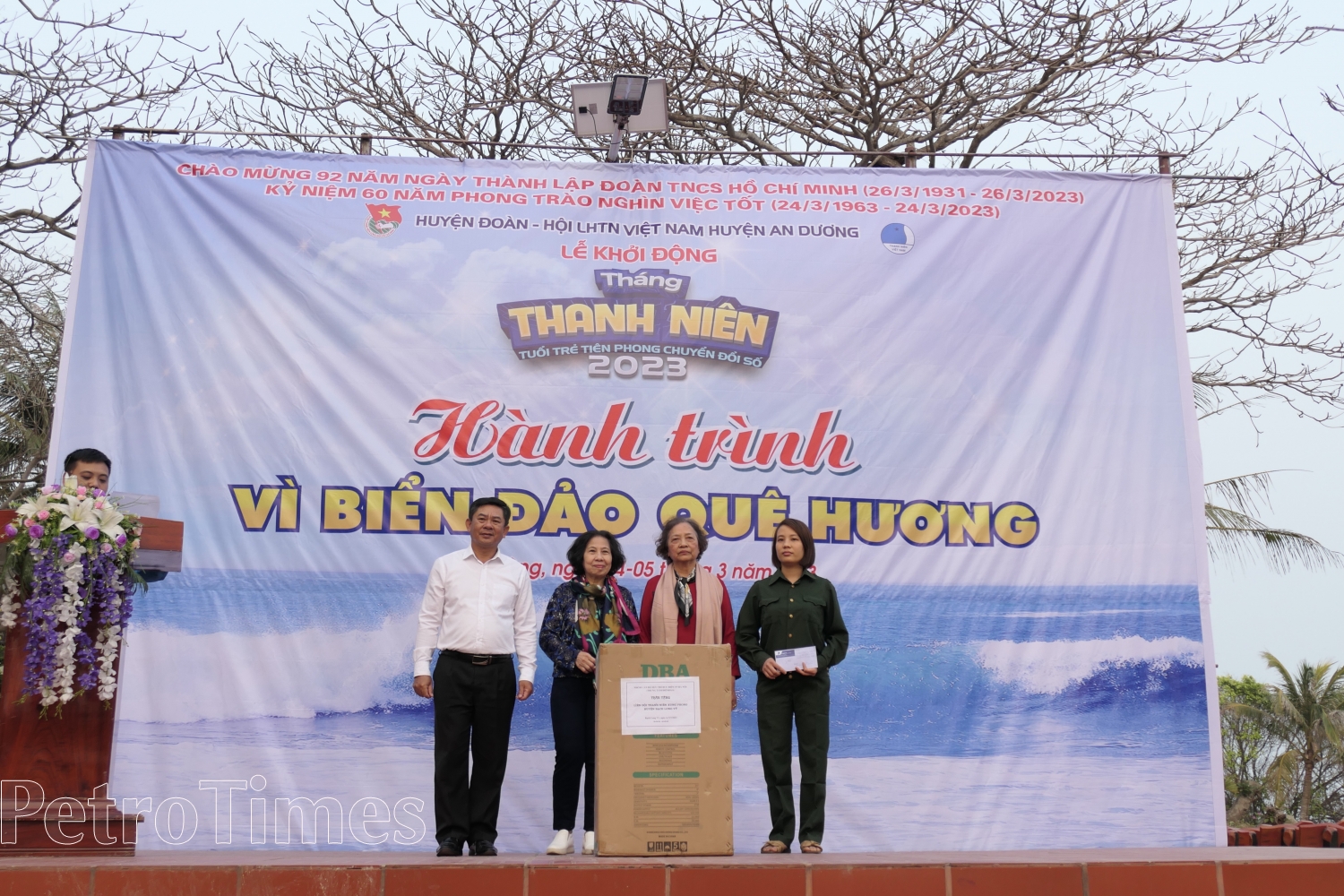 Ấm áp, nghĩa tình hành trình hướng về biển đảo quê hương