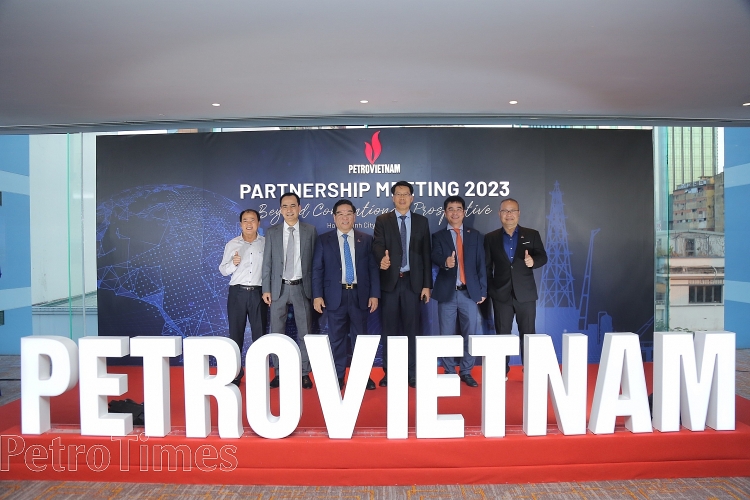 Petrovietnam gặp mặt các nhà thầu dầu khí năm 2023