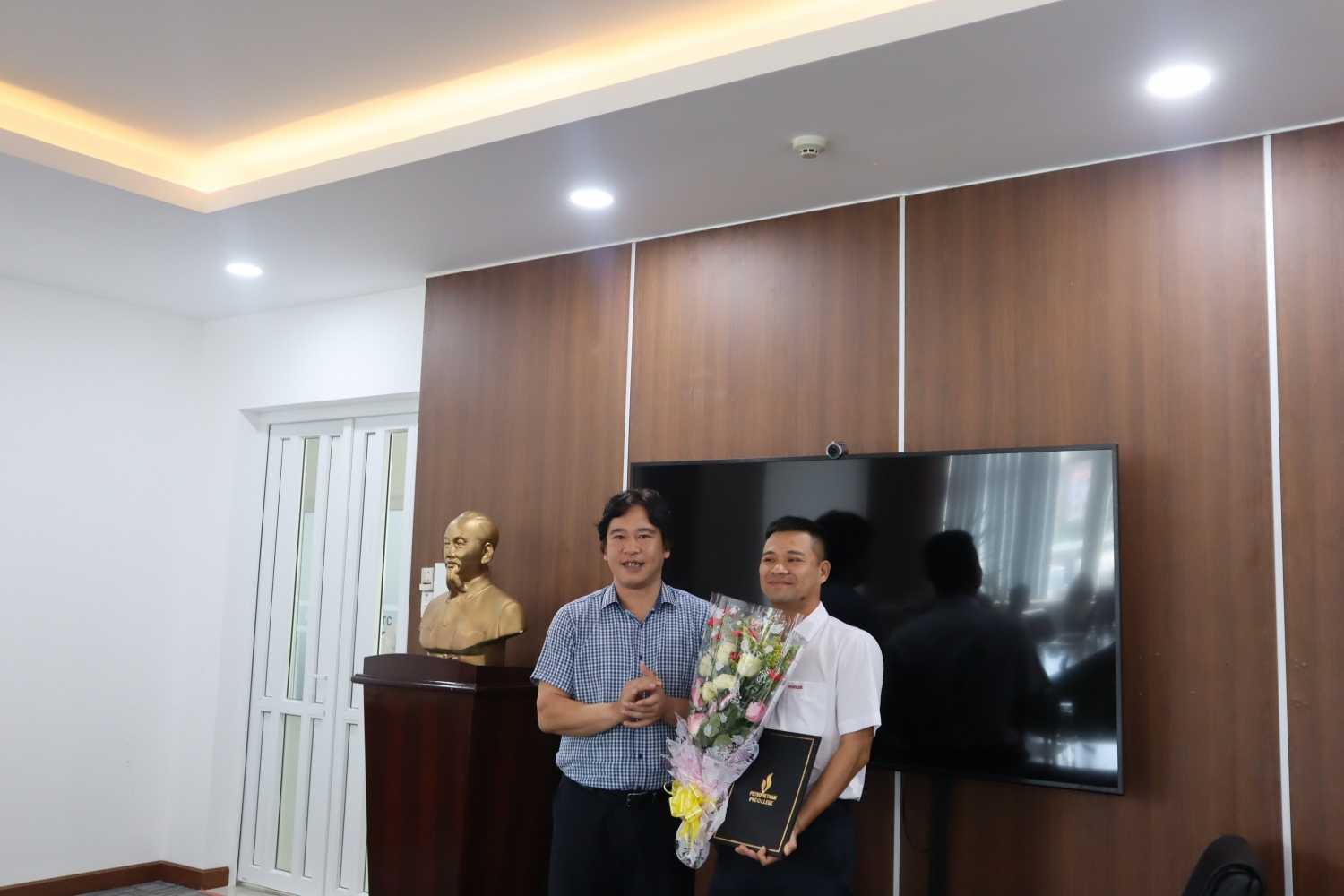 PVCOLLEGE công bố và trao quyết định về công tác cán bộ