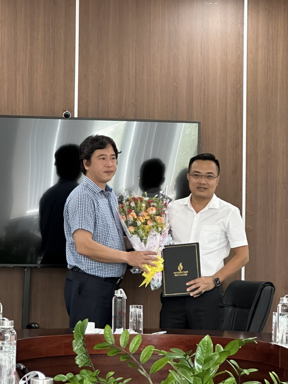 PVCOLLEGE công bố và trao quyết định về công tác cán bộ