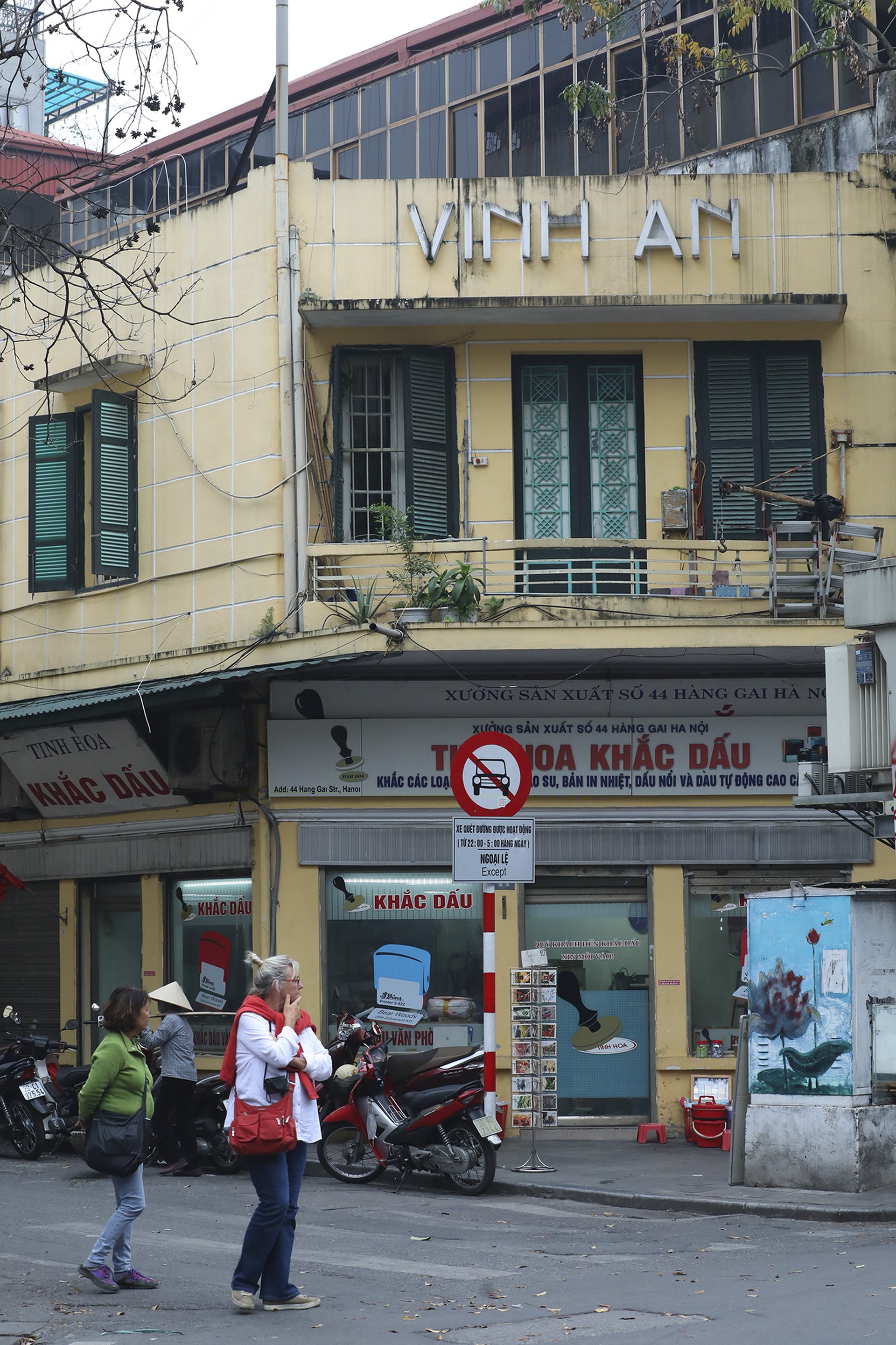 Những biển hiệu vang bóng một thời trên phố cổ Hà Nội - 10