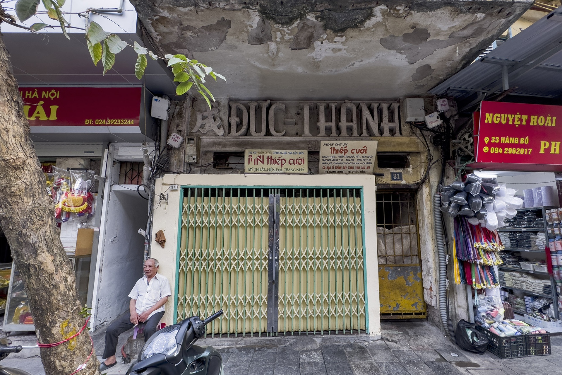Những biển hiệu vang bóng một thời trên phố cổ Hà Nội - 12
