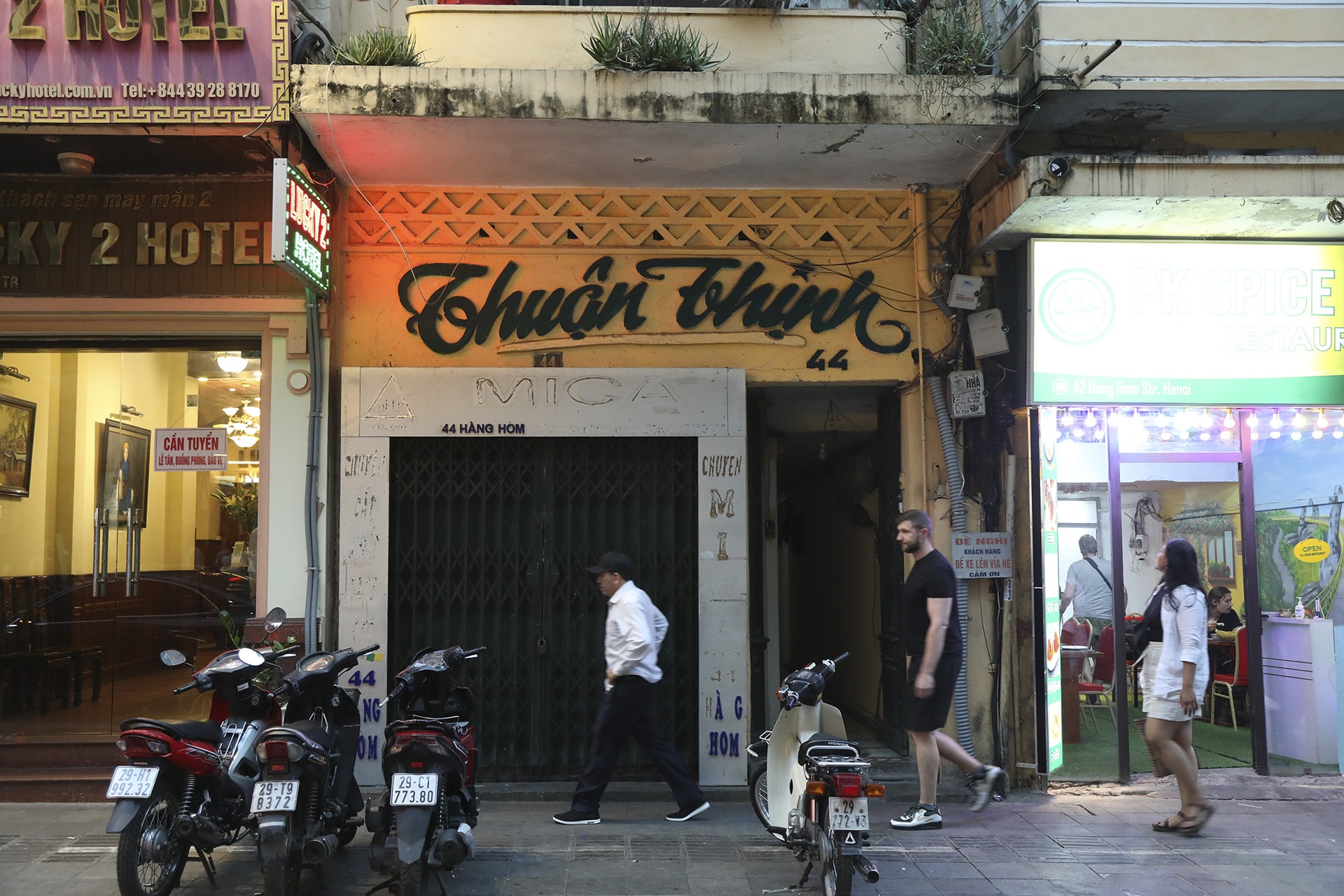Những biển hiệu vang bóng một thời trên phố cổ Hà Nội - 4