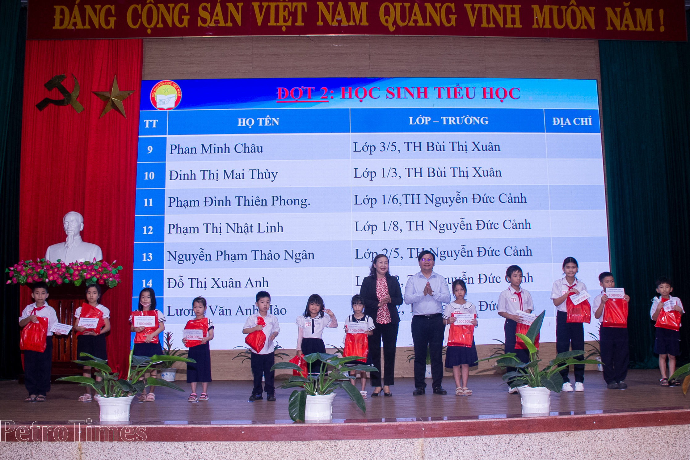 BSR và PVFCCo tài trợ 200 suất học bổng cho hội khuyến học quận Liên Chiểu - Đà Nẵng