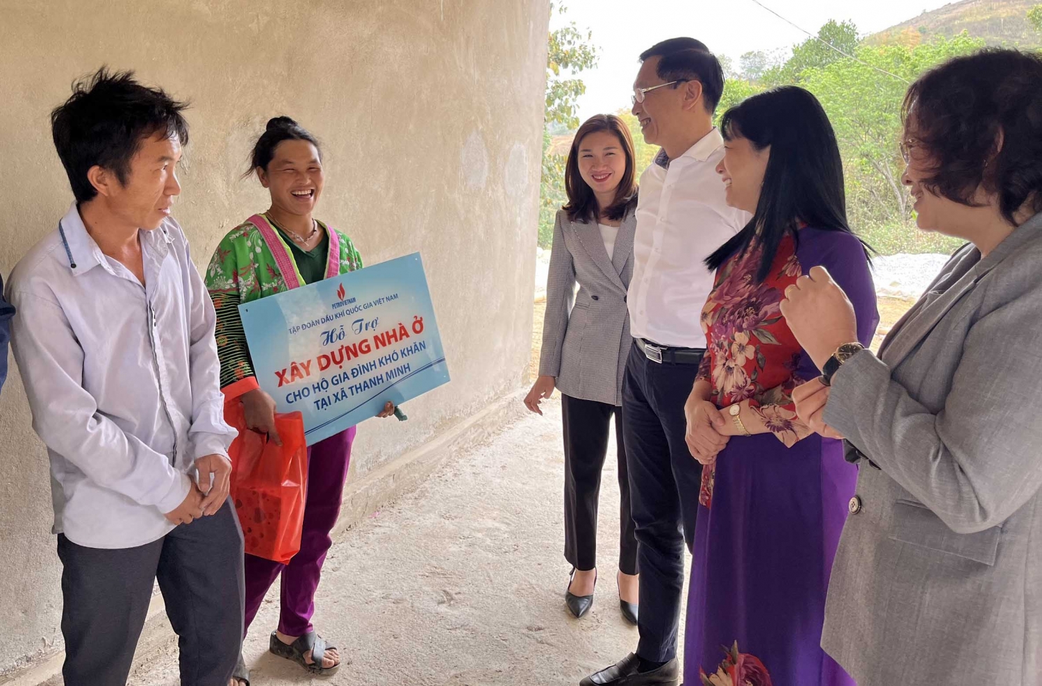 Điện Biên: Bàn giao 2 căn nhà do Petrovietnam hỗ trợ kinh phí cho gia đình khó khăn