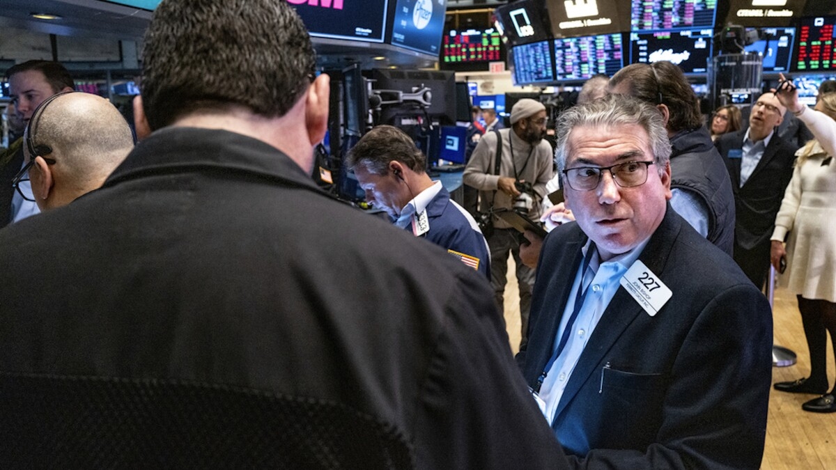 Thị trường chứng khoán thế giới ngày 15/3: Dow Jones rơi gần 500 điểm đầu phiên với sức ép từ Credit Suisse Thị trường chứng khoán thế giới ngày 15/3: Dow Jones rơi gần 500 điểm đầu phiên với sức ép từ Credit Suisse