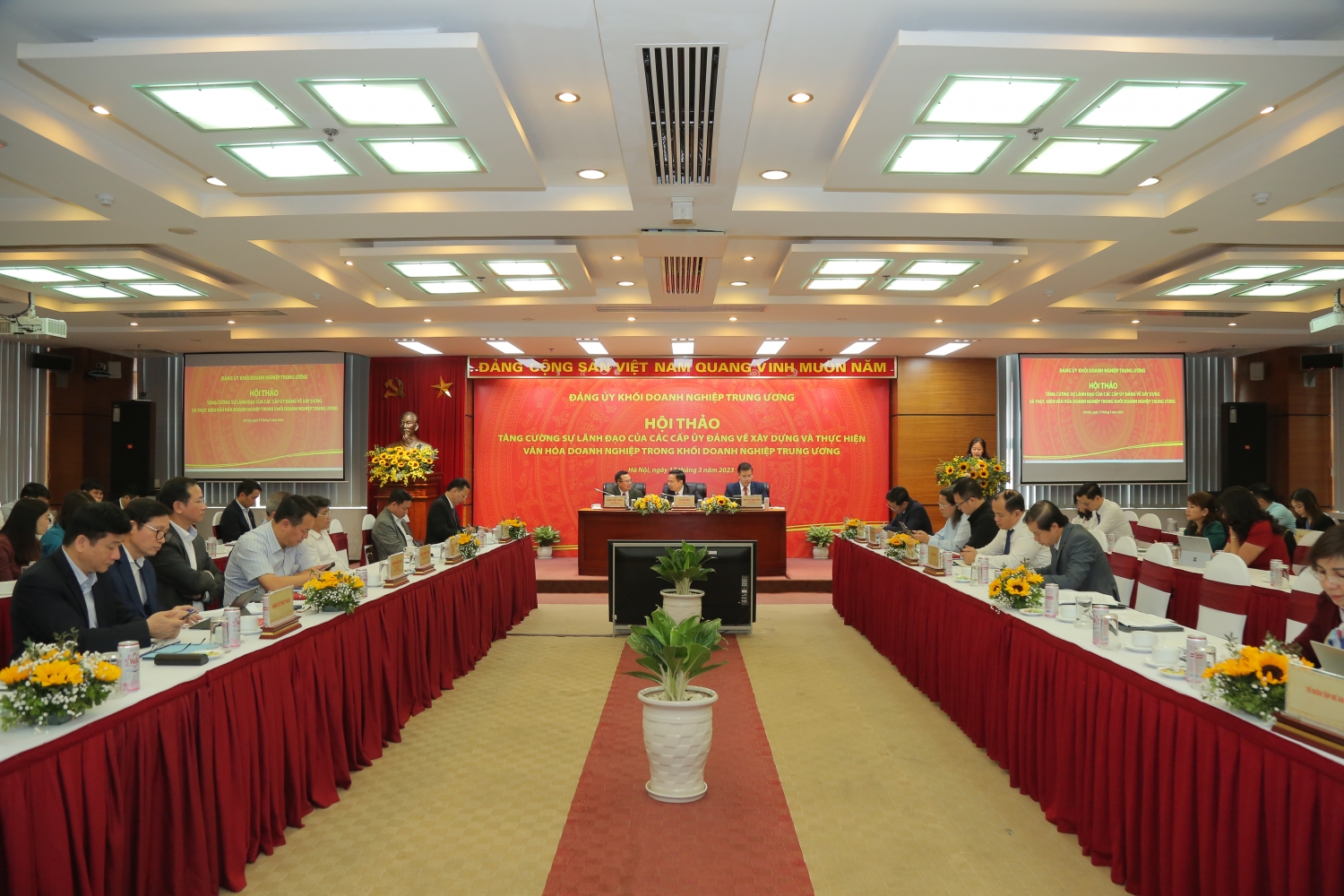 Tăng cường sự lãnh đạo của các cấp ủy đảng về xây dựng và thực hiện văn hóa doanh nghiệp trong Khối Doanh nghiệp Trung ương