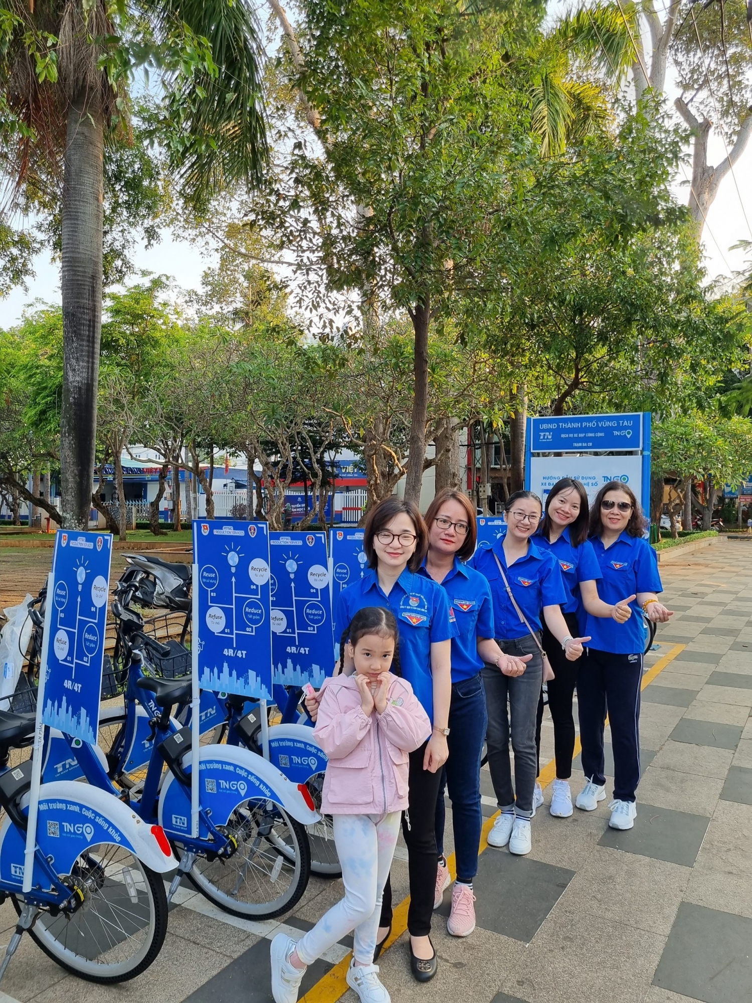 Những chiếc xe đạp công nghệ mang theo những thông điệp tuyên truyền tới cộng đồng