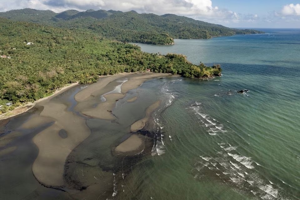 Philippines tìm thấy tàu chở dầu bị chìm sau 3 tuần