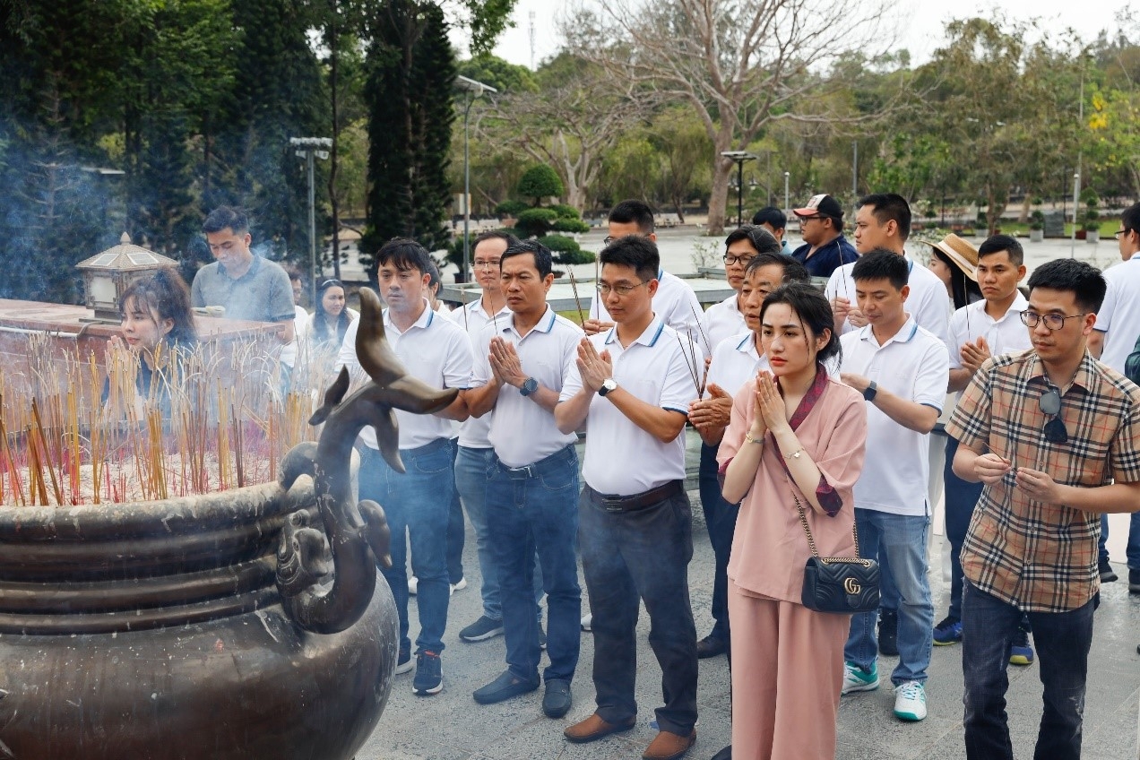 Chi bộ Giàn nén khí mỏ Rồng tổ chức Hành trình về nguồn – Côn Đảo bản hùng ca bất diệt