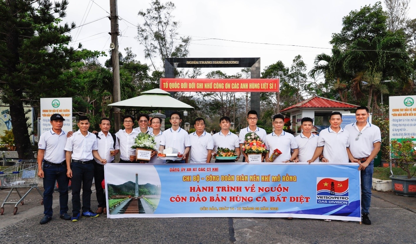 Chi bộ Giàn nén khí mỏ Rồng tổ chức Hành trình về nguồn – Côn Đảo bản hùng ca bất diệt