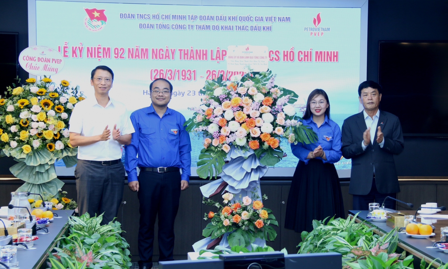 Tuổi trẻ PVEP “Khát vọng - Bản lĩnh - Xung kích - Sáng tạo” Tuổi trẻ PVEP “Khát vọng - Bản lĩnh - Xung kích - Sáng tạo”