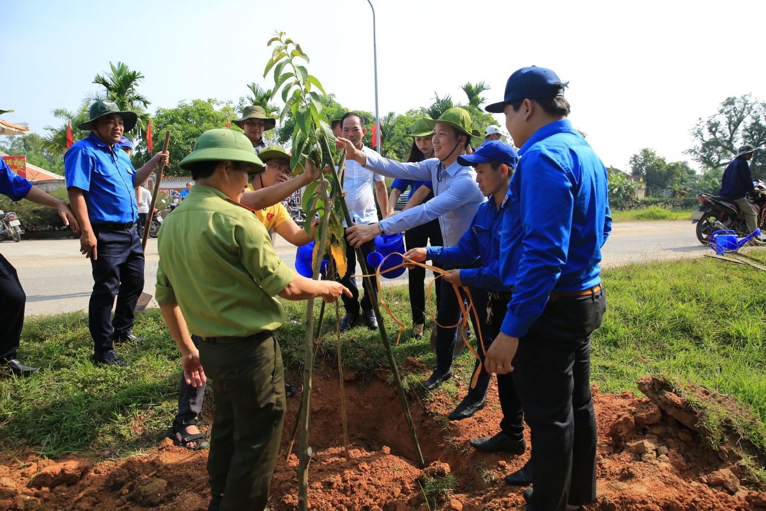 Đoàn Thanh niên BSR thực hiện công trình thanh niên trên quê hương đồng chí Nguyễn Nghiêm