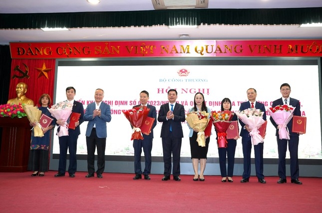 Ra mắt ban lãnh đạo Ủy ban Cạnh tranh quốc gia