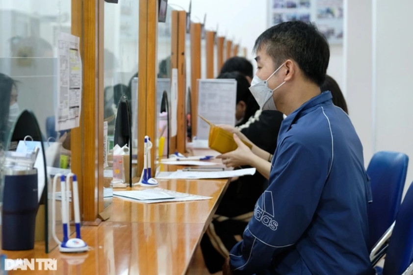 Người lao động làm hồ sơ tại Trung tâm dịch vụ việc làm Hà Nội Người lao động làm hồ sơ tại Trung tâm dịch vụ việc làm Hà Nội