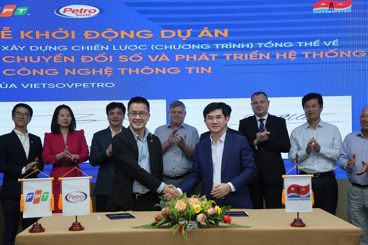Vietsovpetro tổ chức Lễ Khởi động dự án xây dựng chiến lược tổng thể về chuyển đổi số và phát triển hạ tầng công nghệ thông tin Vietsovpetro khởi động dự án xây dựng chiến lược tổng thể về chuyển đổi số và phát triển hạ tầng CNTT