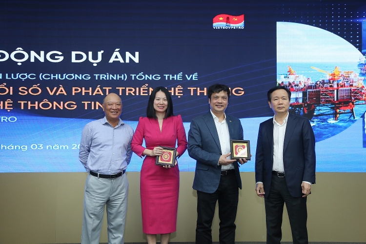 Vietsovpetro tổ chức Lễ Khởi động dự án xây dựng chiến lược tổng thể về chuyển đổi số và phát triển hạ tầng công nghệ thông tin Vietsovpetro khởi động dự án xây dựng chiến lược tổng thể về chuyển đổi số và phát triển hạ tầng CNTT