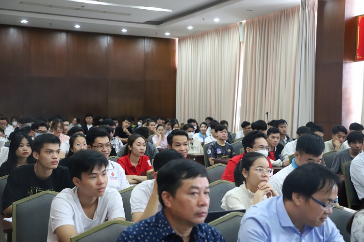 PVU tổ chức buổi đối thoại giữa Ban giám hiệu và đoàn viên, sinh viên