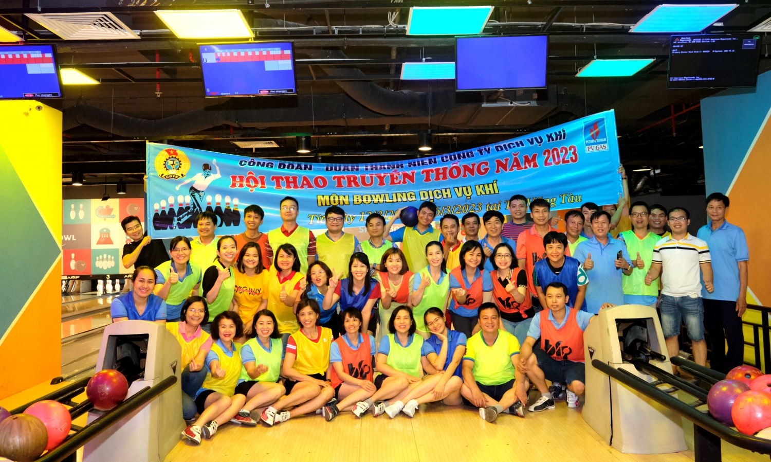 Tập thể DVK vui họp mặt thi đấu Bowling Tập thể DVK vui họp mặt thi đấu Bowling